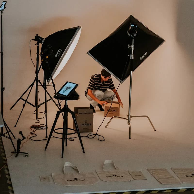 استوديو تصوير منتجات بإضاءة احترافية